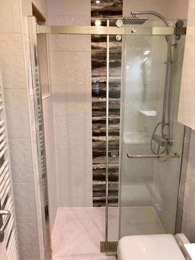 Rdc 1 - Chambre Meublee Au Coeur Du Centre Ville De Montluçon Exteriör bild